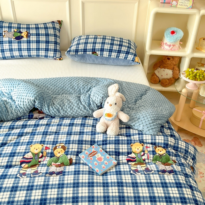 91家纺网 家纺一手货源 找家纺 贝扬思家纺 2025新款卡通牛奶绒豆豆绒抗菌被冬被被子被芯-奶豆 奶豆-蓝格英伦熊