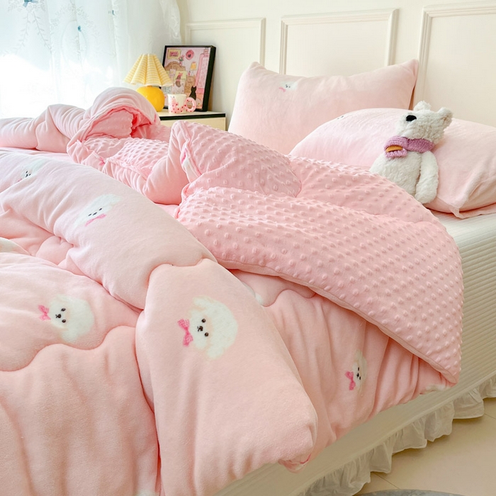 91家纺网 家纺一手货源 找家纺 贝扬思家纺 2025新款卡通牛奶绒豆豆绒抗菌被冬被被子被芯-奶豆 奶豆-绒绒小狗粉