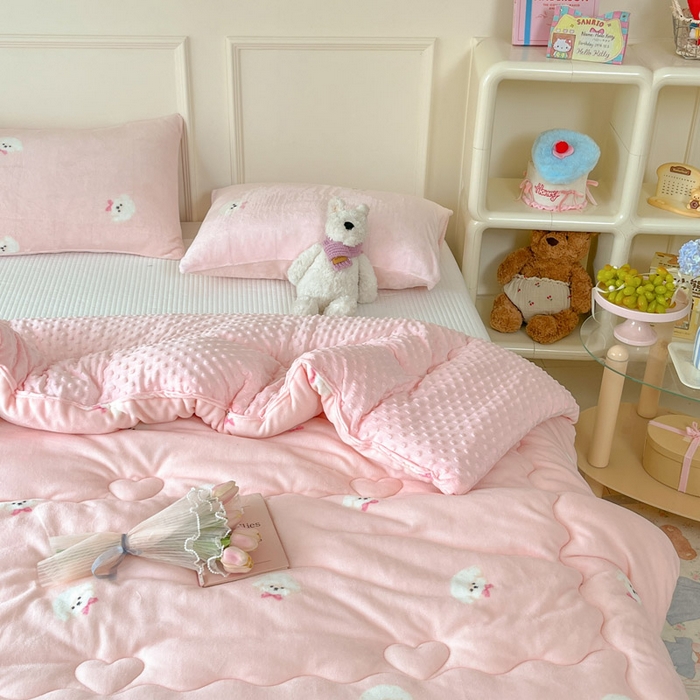 91家纺网 家纺一手货源 找家纺 贝扬思家纺 2025新款卡通牛奶绒豆豆绒抗菌被冬被被子被芯-奶豆 奶豆-绒绒小狗粉