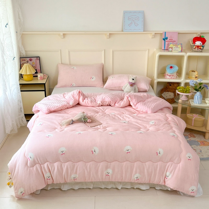 91家纺网 家纺一手货源 找家纺 贝扬思家纺 2025新款卡通牛奶绒豆豆绒抗菌被冬被被子被芯-奶豆 奶豆-绒绒小狗粉