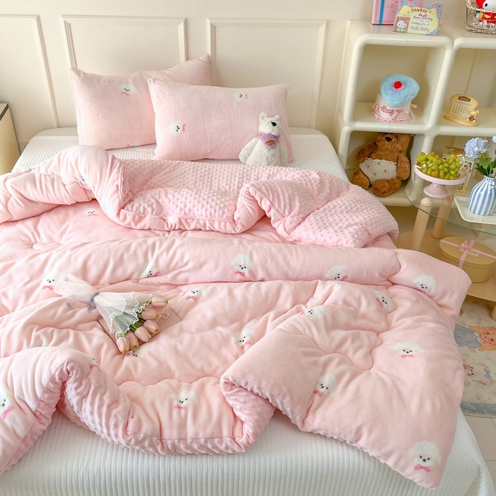 91家纺网 家纺一手货源 找家纺 贝扬思家纺 2025新款卡通牛奶绒豆豆绒抗菌被冬被被子被芯-奶豆 奶豆-绒绒小狗粉