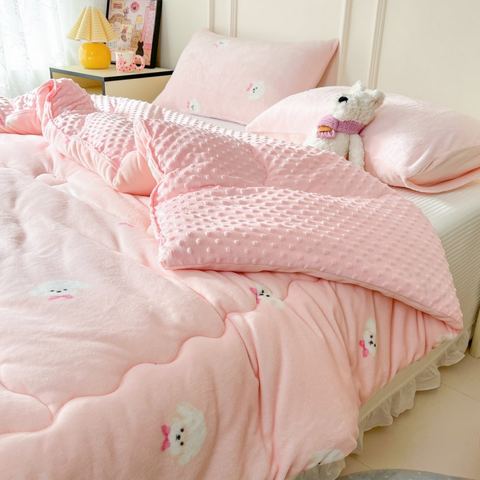 91家纺网 家纺一手货源 找家纺 贝扬思家纺 2025新款卡通牛奶绒豆豆绒抗菌被冬被被子被芯-奶豆 奶豆-绒绒小狗粉