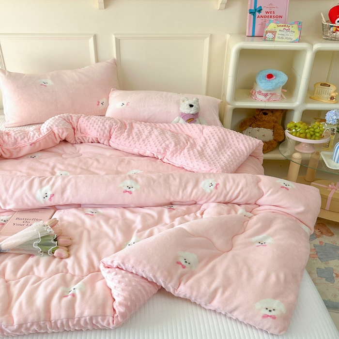 91家纺网 家纺一手货源 找家纺 贝扬思家纺 2025新款卡通牛奶绒豆豆绒抗菌被冬被被子被芯-奶豆 奶豆-绒绒小狗粉