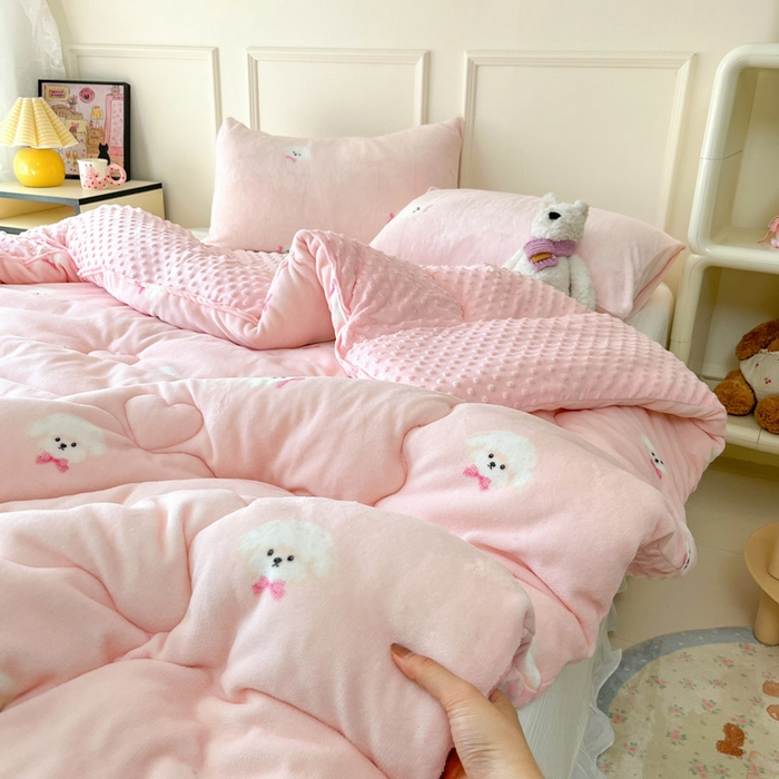 91家纺网 家纺一手货源 找家纺 贝扬思家纺 2025新款卡通牛奶绒豆豆绒抗菌被冬被被子被芯-奶豆 奶豆-绒绒小狗粉