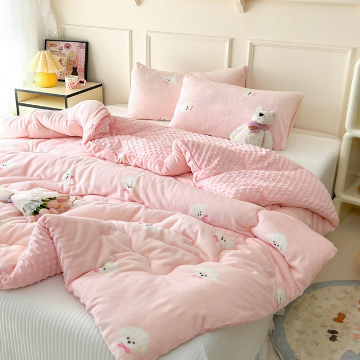 91家纺网 家纺一手货源 找家纺 贝扬思家纺 2025新款卡通牛奶绒豆豆绒抗菌被冬被被子被芯-奶豆 奶豆-绒绒小狗粉