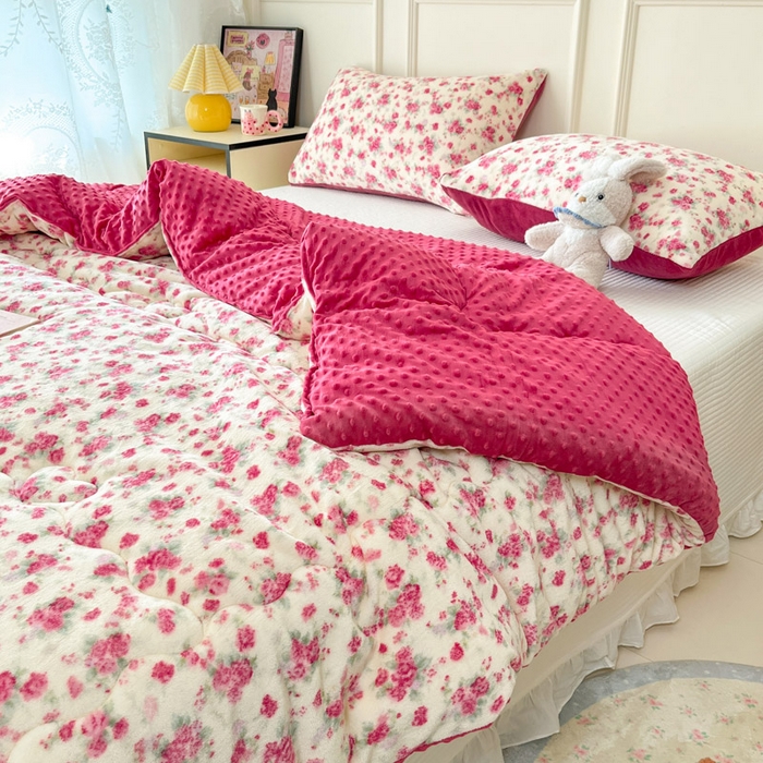 91家纺网 家纺一手货源 找家纺 贝扬思家纺 2025新款卡通牛奶绒豆豆绒抗菌被冬被被子被芯-奶豆 奶豆-疏影