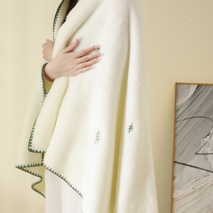 91家纺网 家纺一手货源 找家纺 （总）咏绒家纺工厂店 2025新款高克重双面婴儿绒刺绣款多功能盖毯贝壳绣毛毯