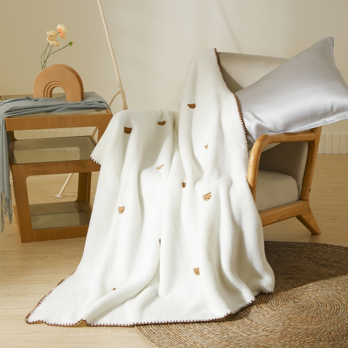 91家纺网 家纺一手货源 找家纺 咏绒家纺工厂店 2025新款高克重双面婴儿绒刺绣款多功能盖毯贝壳绣毛毯 可爱熊