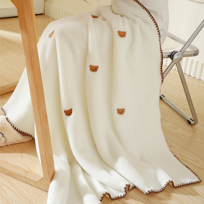 91家纺网 家纺一手货源 找家纺 咏绒家纺工厂店 2025新款高克重双面婴儿绒刺绣款多功能盖毯贝壳绣毛毯 可爱熊