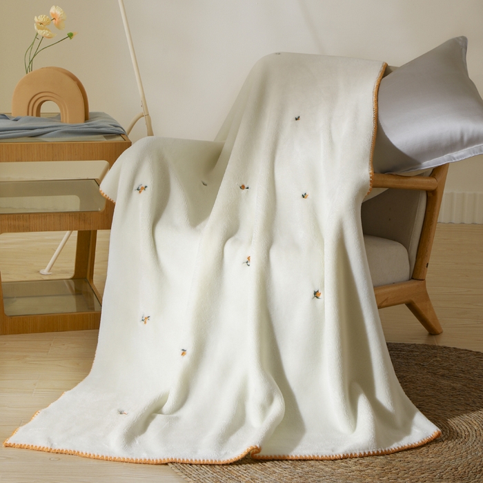 91家纺网 家纺一手货源 找家纺 咏绒家纺工厂店 2025新款高克重双面婴儿绒刺绣款多功能盖毯贝壳绣毛毯 向阳花