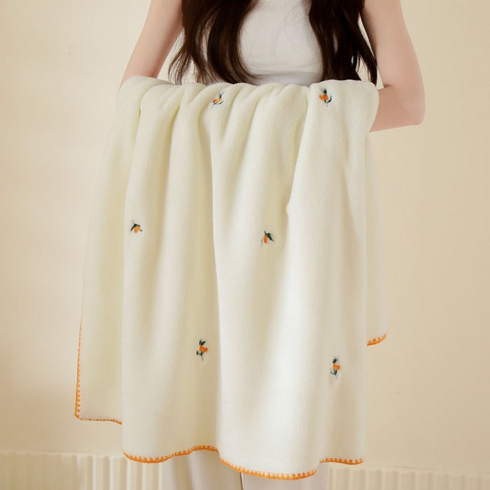 91家纺网 家纺一手货源 找家纺 咏绒家纺工厂店 2025新款高克重双面婴儿绒刺绣款多功能盖毯贝壳绣毛毯 向阳花