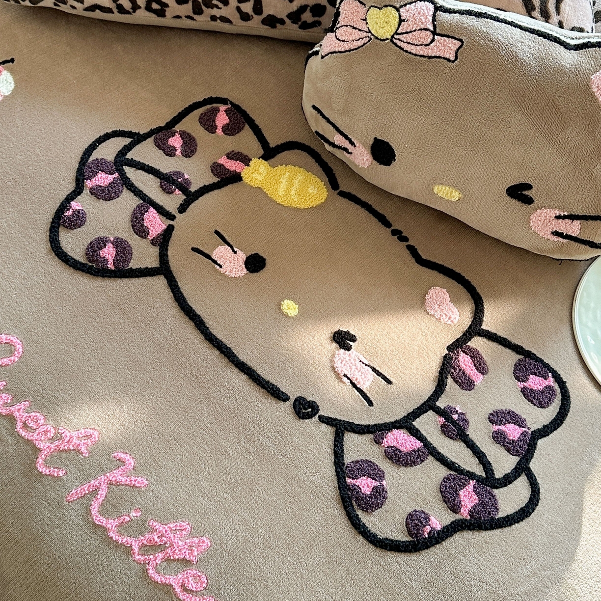 91家纺网 家纺一手货源 找家纺 （总）眠屿家纺 2025新款加厚牛奶绒毛巾绣蝴蝶猫四件套