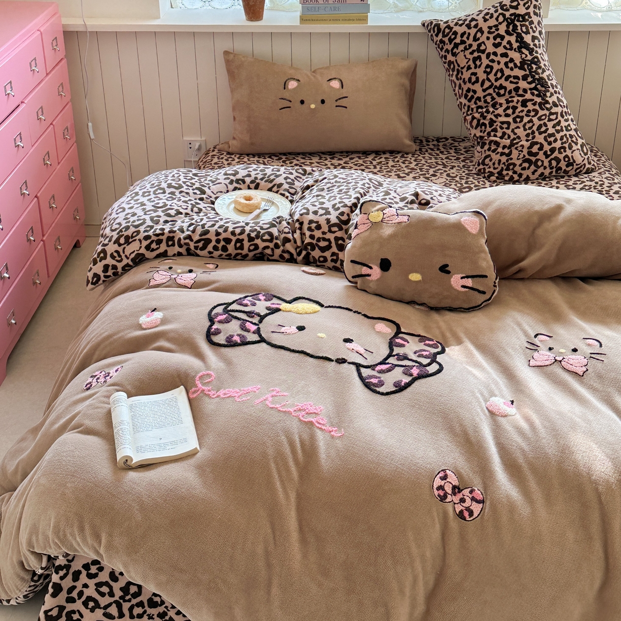 91家纺网 家纺一手货源 找家纺 （总）眠屿家纺 2025新款加厚牛奶绒毛巾绣蝴蝶猫四件套