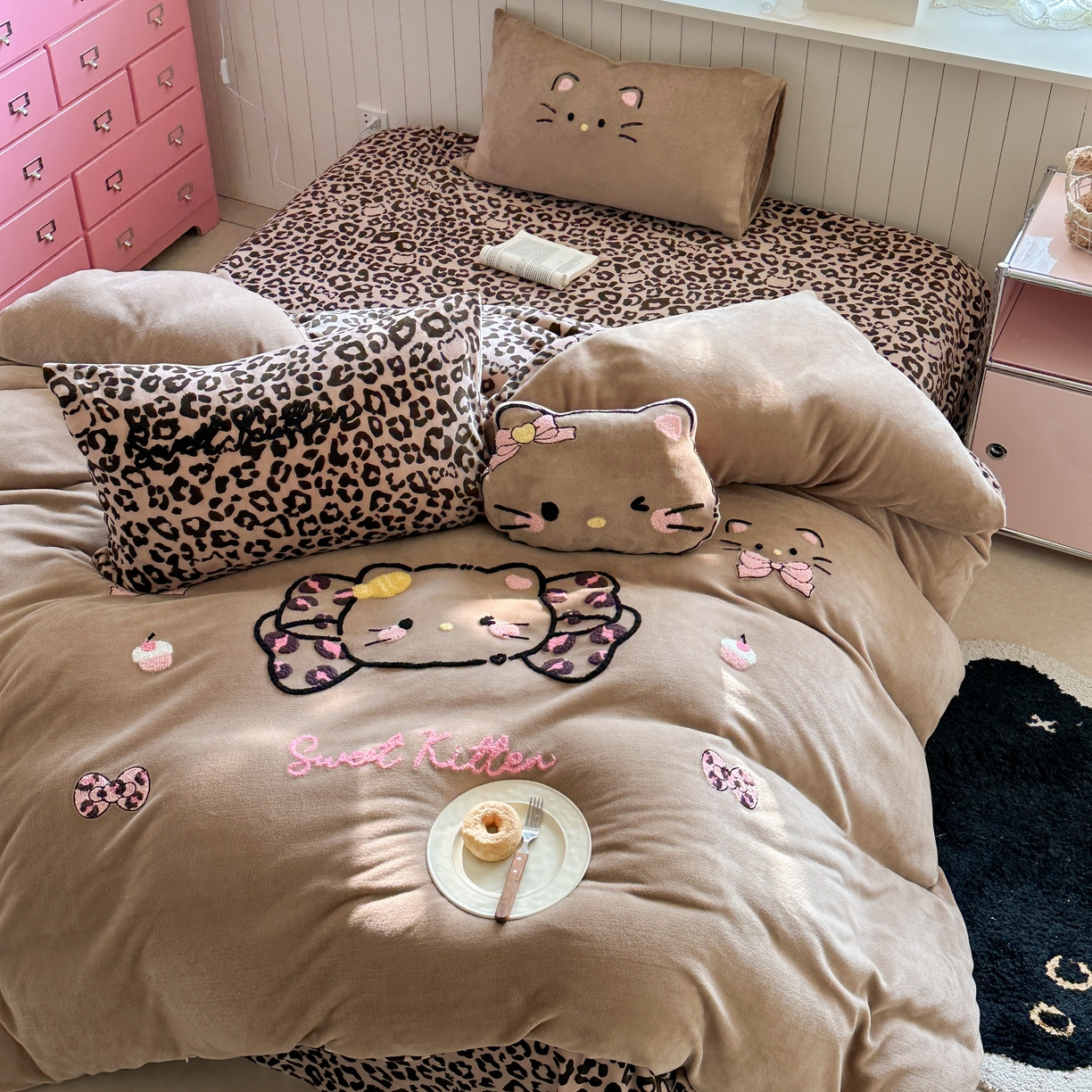 91家纺网 家纺一手货源 找家纺 （总）眠屿家纺 2025新款加厚牛奶绒毛巾绣蝴蝶猫四件套