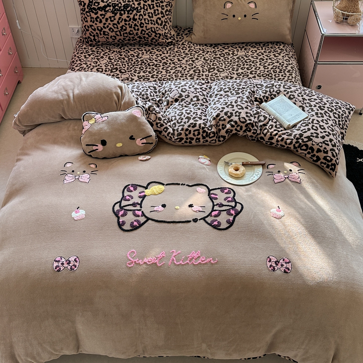 91家纺网 家纺一手货源 找家纺 （总）眠屿家纺 2025新款加厚牛奶绒毛巾绣蝴蝶猫四件套