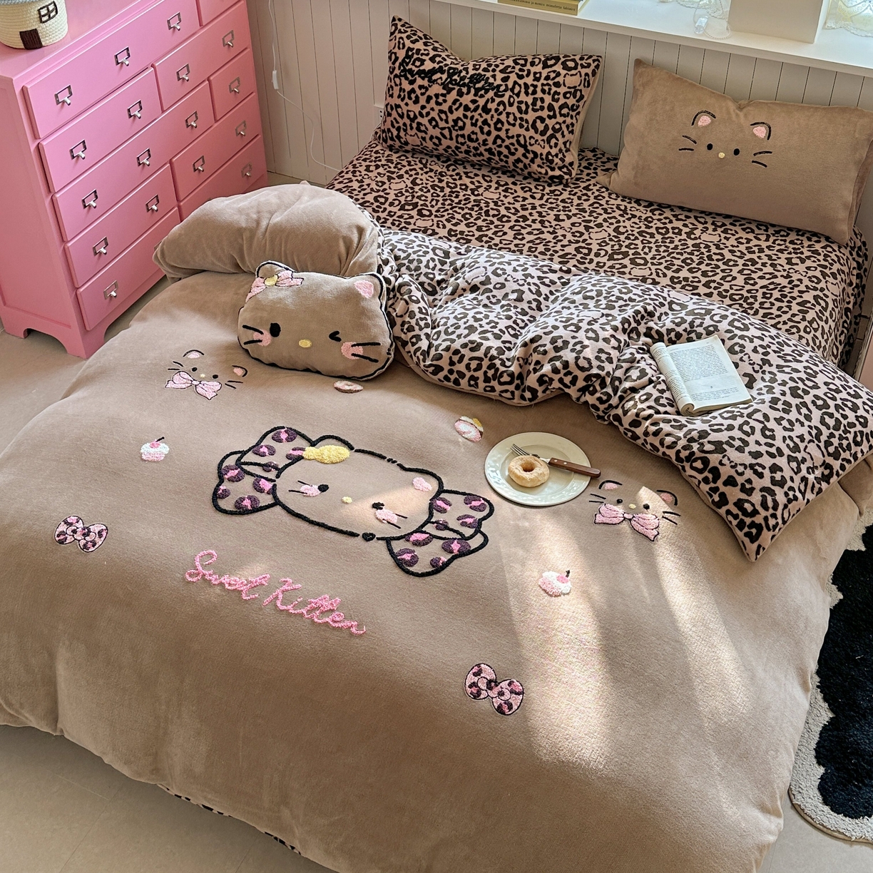 91家纺网 家纺一手货源 找家纺 （总）眠屿家纺 2025新款加厚牛奶绒毛巾绣蝴蝶猫四件套