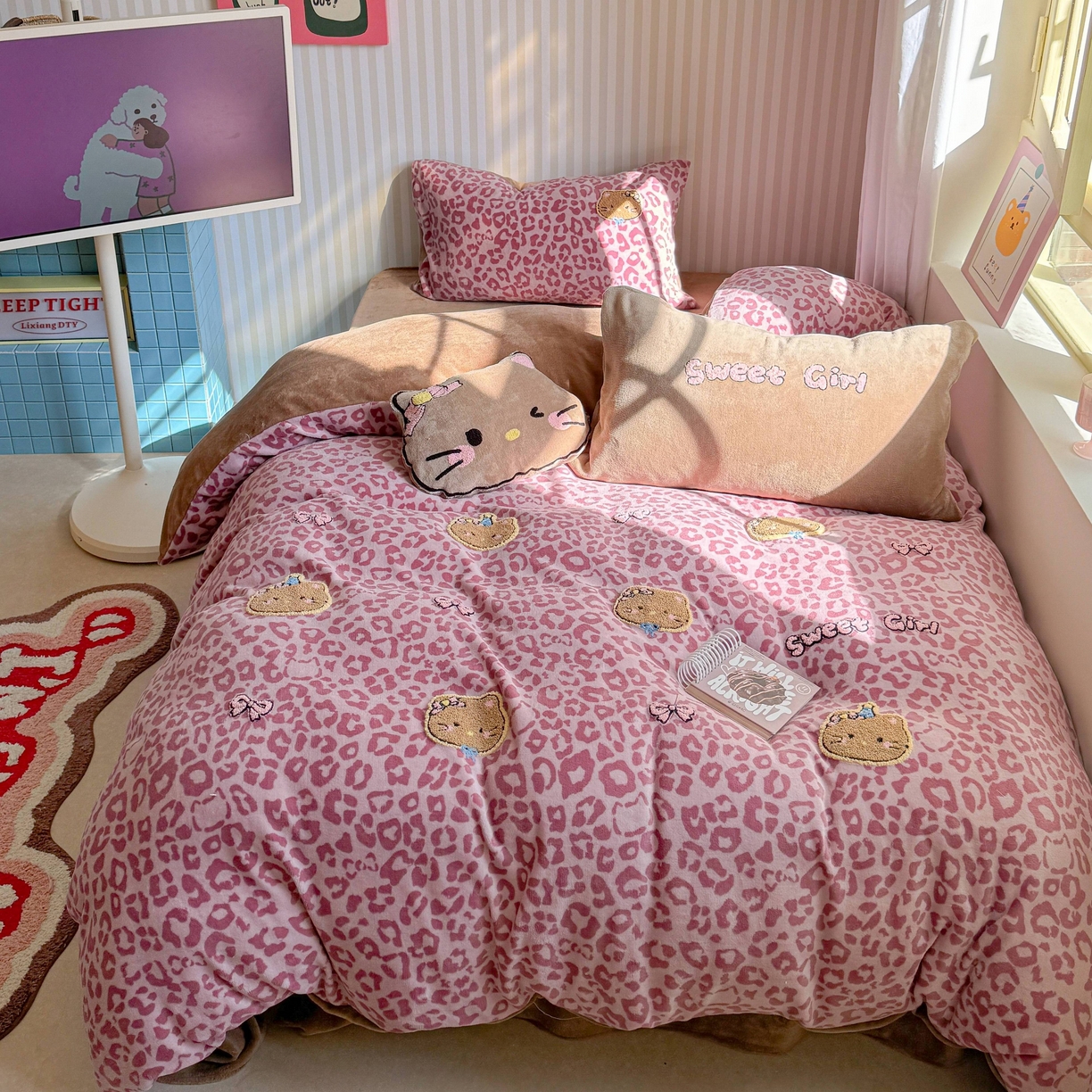 眠屿家纺 2025新款加厚牛奶绒毛巾绣蝴蝶猫四件套 猫咪多多-粉