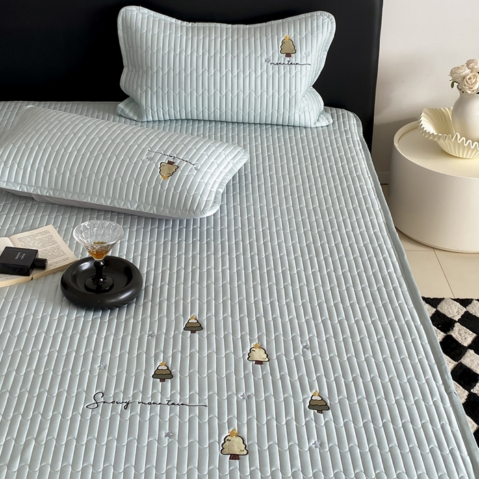 91家纺网 家纺一手货源 找家纺 （总）咏绒家纺工厂店 2025新品50S双股全棉长绒棉刺绣绗缝夹棉床笠床垫保护罩三件套