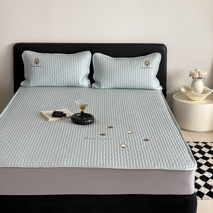 91家纺网 家纺一手货源 找家纺 咏绒家纺工厂店 2025新品50S双股全棉长绒棉刺绣绗缝夹棉床笠床垫保护罩三件套 海清绿