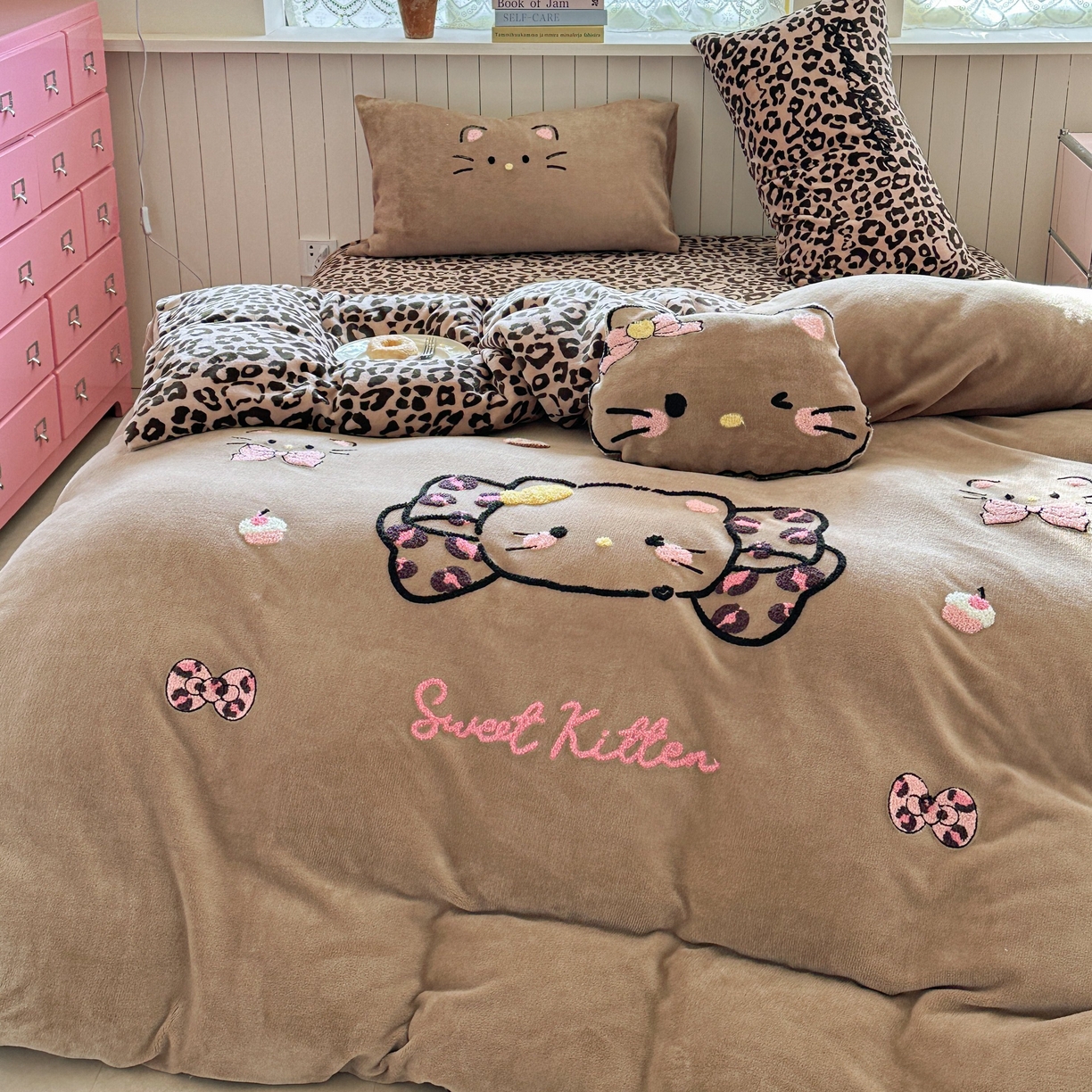 91家纺网 家纺一手货源 找家纺 （总）眠屿家纺 2025新款加厚牛奶绒毛巾绣蝴蝶猫四件套