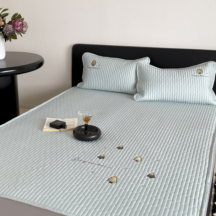 91家纺网 家纺一手货源 找家纺 咏绒家纺工厂店 2025新品50S双股全棉长绒棉刺绣绗缝夹棉床笠床垫保护罩三件套 海清绿