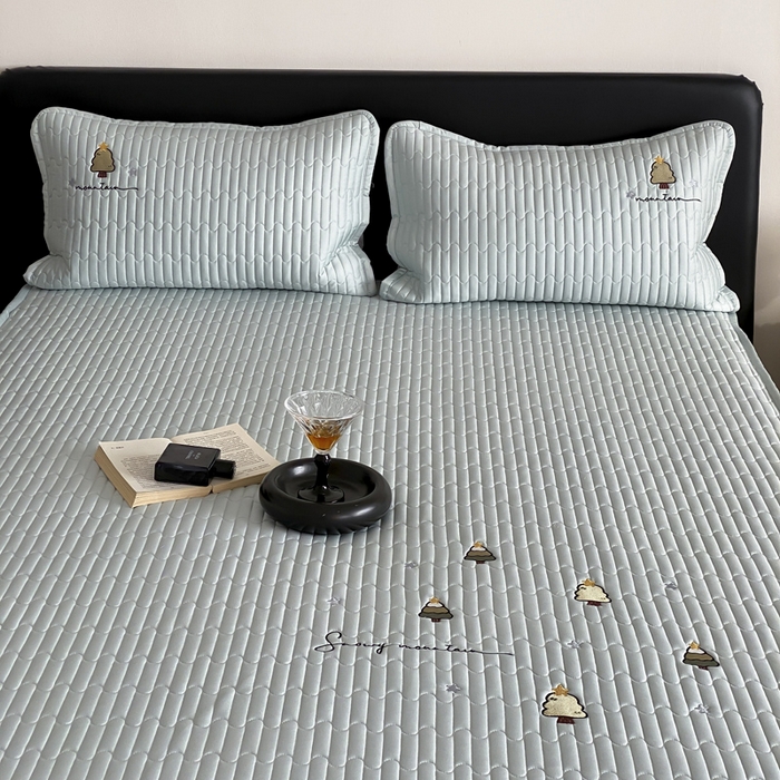 91家纺网 家纺一手货源 找家纺 咏绒家纺工厂店 2025新品50S双股全棉长绒棉刺绣绗缝夹棉床笠床垫保护罩三件套 海清绿