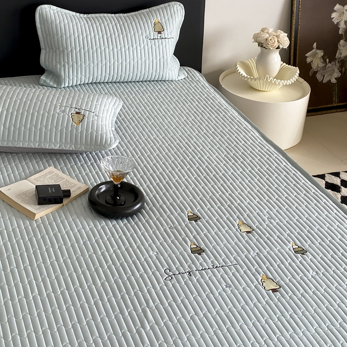 91家纺网 家纺一手货源 找家纺 咏绒家纺工厂店 2025新品50S双股全棉长绒棉刺绣绗缝夹棉床笠床垫保护罩三件套 海清绿