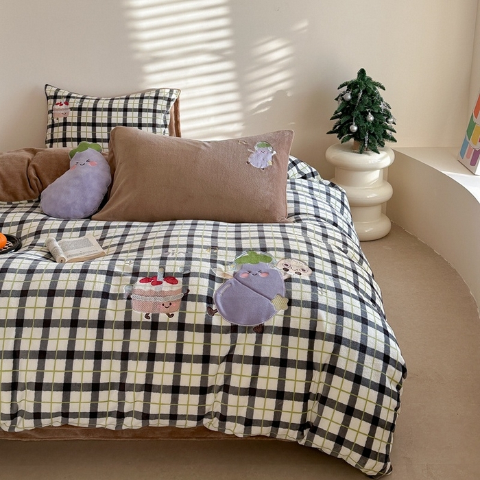 91家纺网 家纺一手货源 找家纺 眠屿家纺 2025新款加厚牛奶绒贴布绣四件套 欢乐音乐