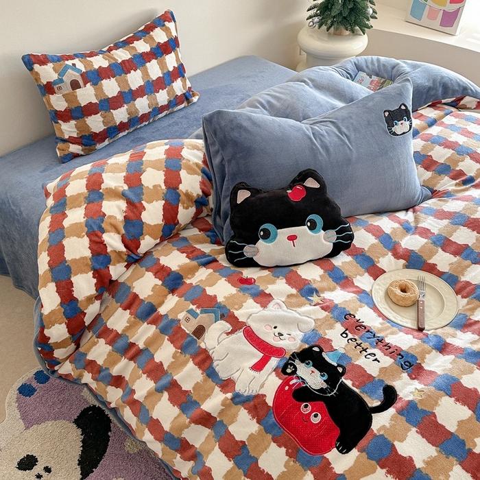 91家纺网 家纺一手货源 找家纺 眠屿家纺 2025新款加厚牛奶绒贴布绣四件套 动物朋友