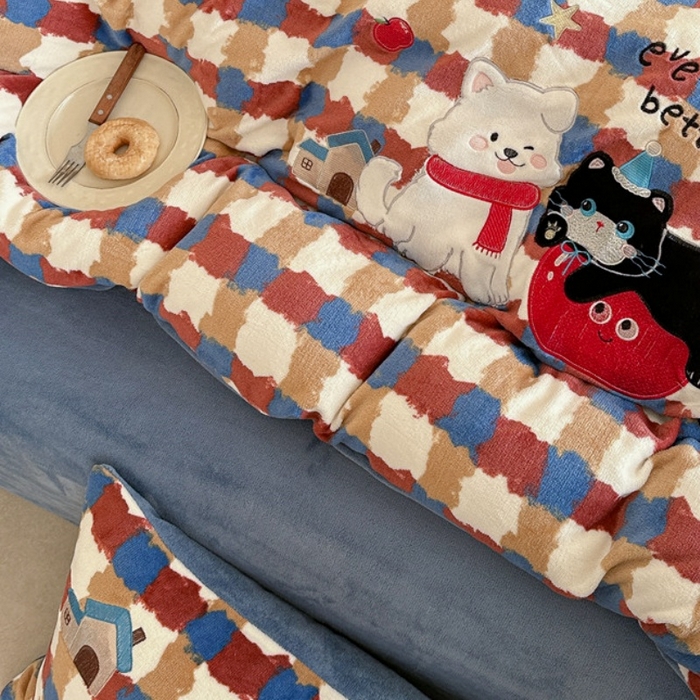 91家纺网 家纺一手货源 找家纺 眠屿家纺 2025新款加厚牛奶绒贴布绣四件套 动物朋友