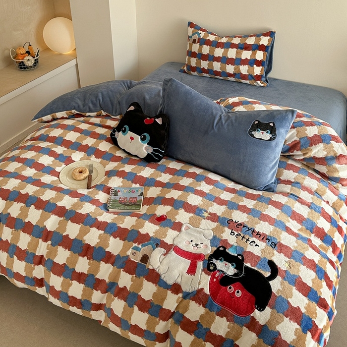 91家纺网 家纺一手货源 找家纺 眠屿家纺 2025新款加厚牛奶绒贴布绣四件套 动物朋友