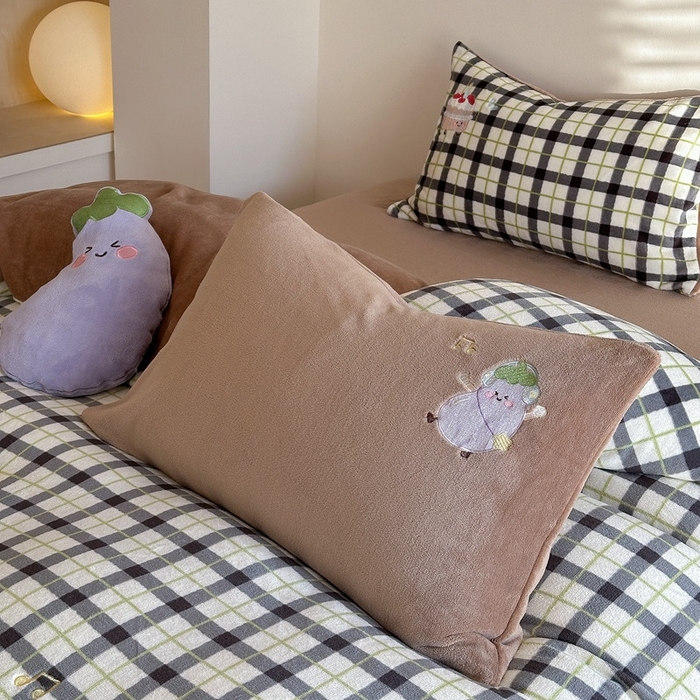 91家纺网 家纺一手货源 找家纺 眠屿家纺 2025新款加厚牛奶绒贴布绣四件套 欢乐音乐