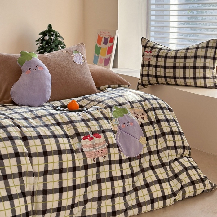 91家纺网 家纺一手货源 找家纺 眠屿家纺 2025新款加厚牛奶绒贴布绣四件套 欢乐音乐