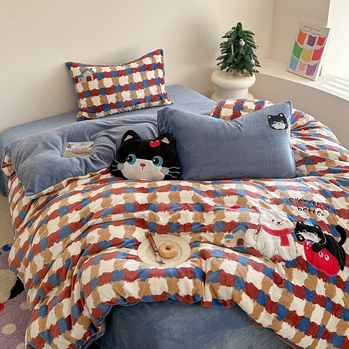 91家纺网 家纺一手货源 找家纺 眠屿家纺 2025新款加厚牛奶绒贴布绣四件套 动物朋友