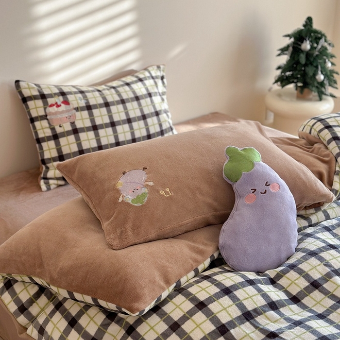 91家纺网 家纺一手货源 找家纺 眠屿家纺 2025新款加厚牛奶绒贴布绣四件套 欢乐音乐