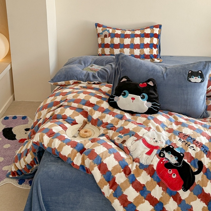 91家纺网 家纺一手货源 找家纺 眠屿家纺 2025新款加厚牛奶绒贴布绣四件套 动物朋友