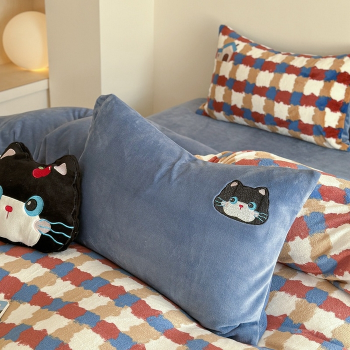 91家纺网 家纺一手货源 找家纺 眠屿家纺 2025新款加厚牛奶绒贴布绣四件套 动物朋友