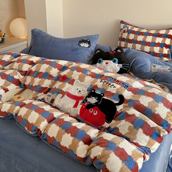 91家纺网 家纺一手货源 找家纺 眠屿家纺 2025新款加厚牛奶绒贴布绣四件套 动物朋友