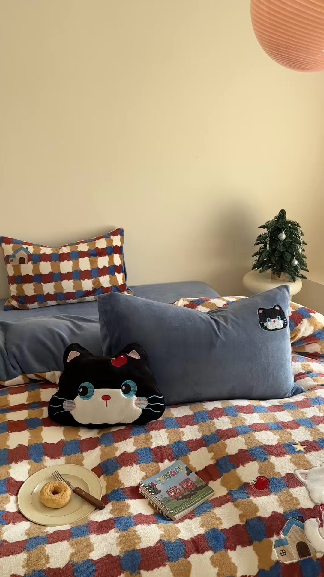 91家纺网 家纺一手货源 找家纺 眠屿家纺 2025新款加厚牛奶绒贴布绣四件套 动物朋友