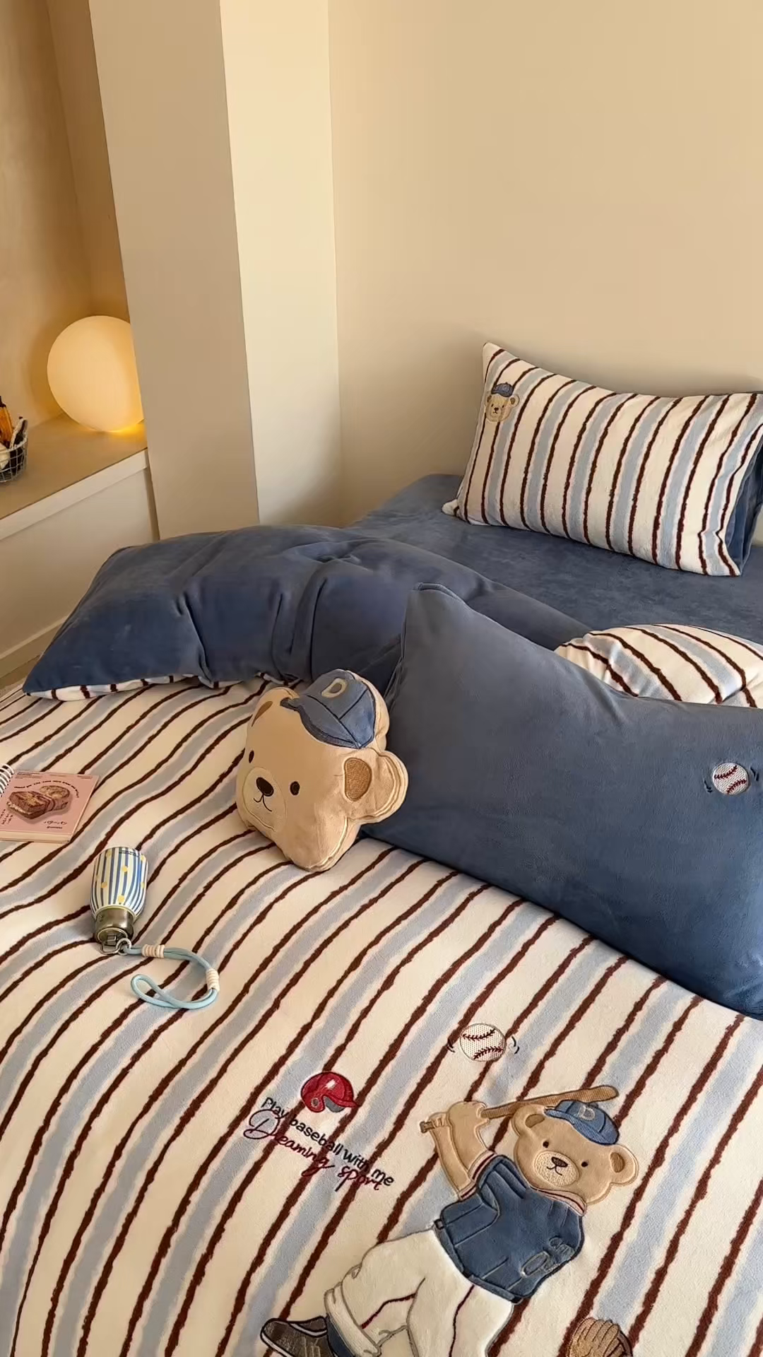 91家纺网 家纺一手货源 找家纺 眠屿家纺 2025新款加厚牛奶绒贴布绣四件套 棒球熊