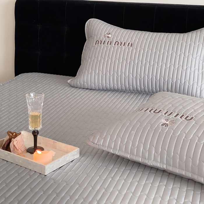 91家纺网 家纺一手货源 找家纺 咏绒家纺工厂店 2025新品50S双股全棉长绒棉刺绣绗缝夹棉床笠床垫保护罩三件套 星辰灰