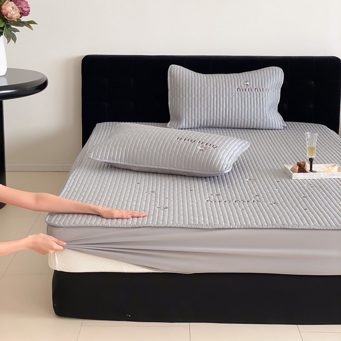 91家纺网 家纺一手货源 找家纺 咏绒家纺工厂店 2025新品50S双股全棉长绒棉刺绣绗缝夹棉床笠床垫保护罩三件套 星辰灰