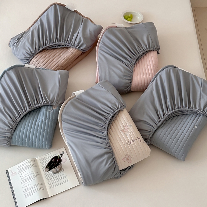 91家纺网 家纺一手货源 找家纺 咏绒家纺工厂店 2025新品50S双股全棉长绒棉刺绣绗缝夹棉床笠床垫保护罩三件套 组合图仅做展示不可下单