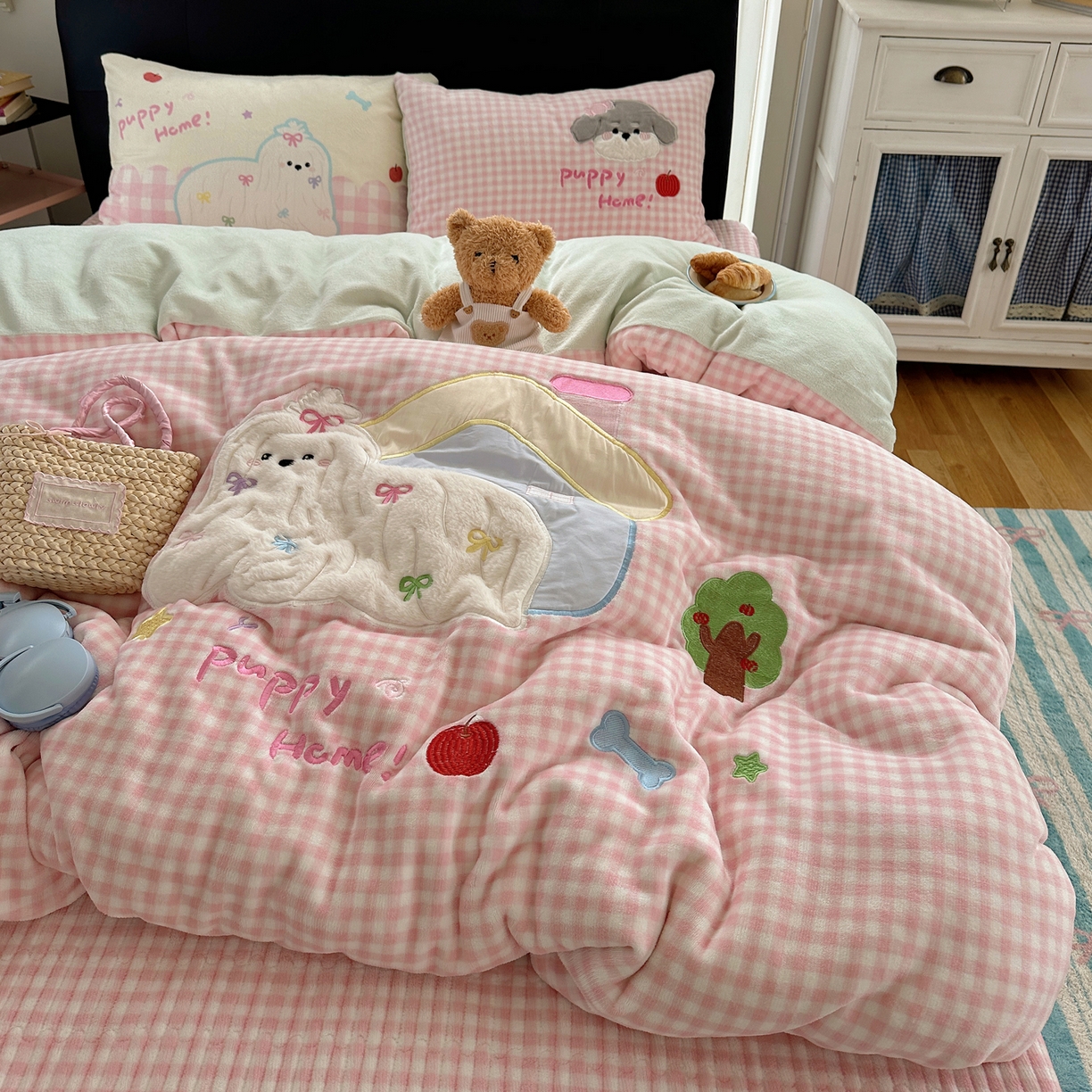 91家纺网 家纺一手货源 找家纺 （总）觅糖家纺 2025新款大版卡通牛奶绒床盖四件套