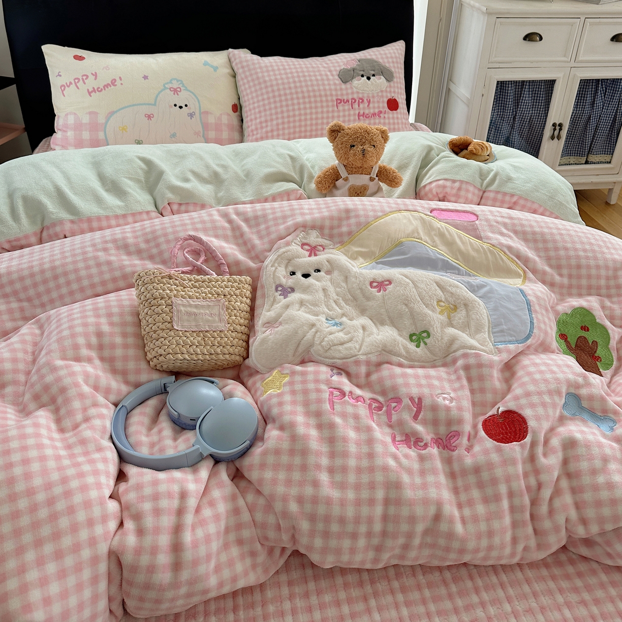 91家纺网 家纺一手货源 找家纺 觅糖家纺 2025新款大版卡通牛奶绒床盖四件套 甜心哈基米