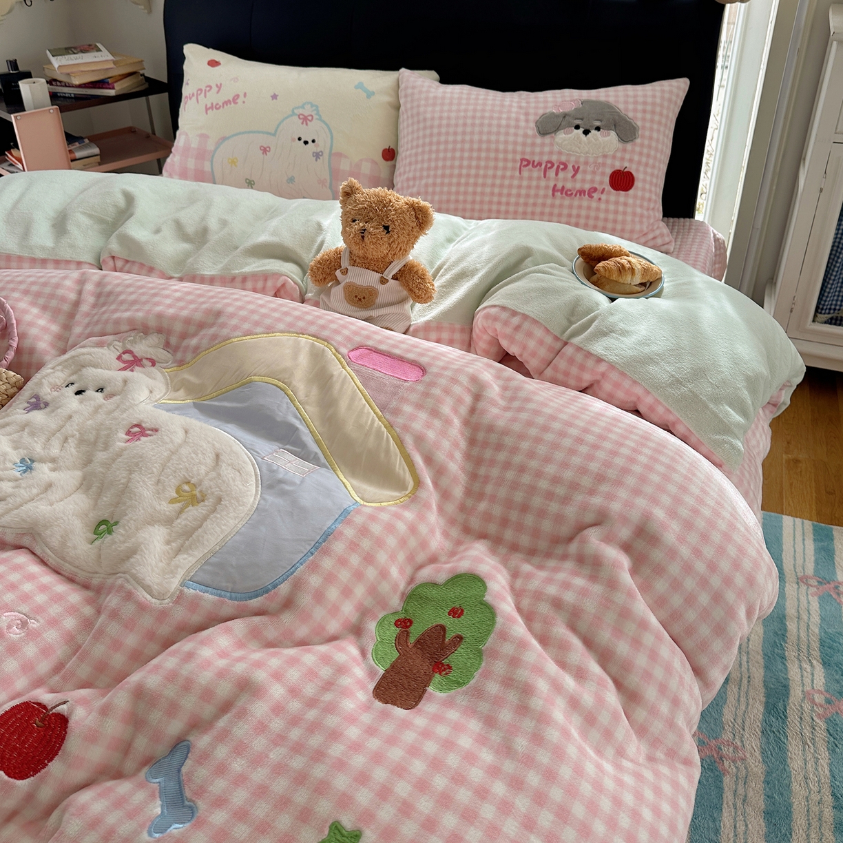 91家纺网 家纺一手货源 找家纺 觅糖家纺 2025新款大版卡通牛奶绒床盖四件套 甜心哈基米