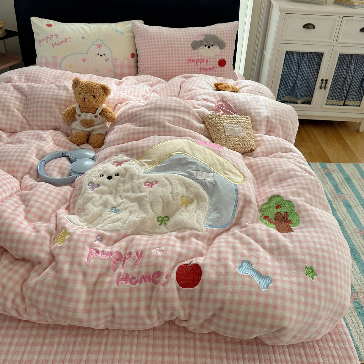 91家纺网 家纺一手货源 找家纺 觅糖家纺 2025新款大版卡通牛奶绒床盖四件套 甜心哈基米