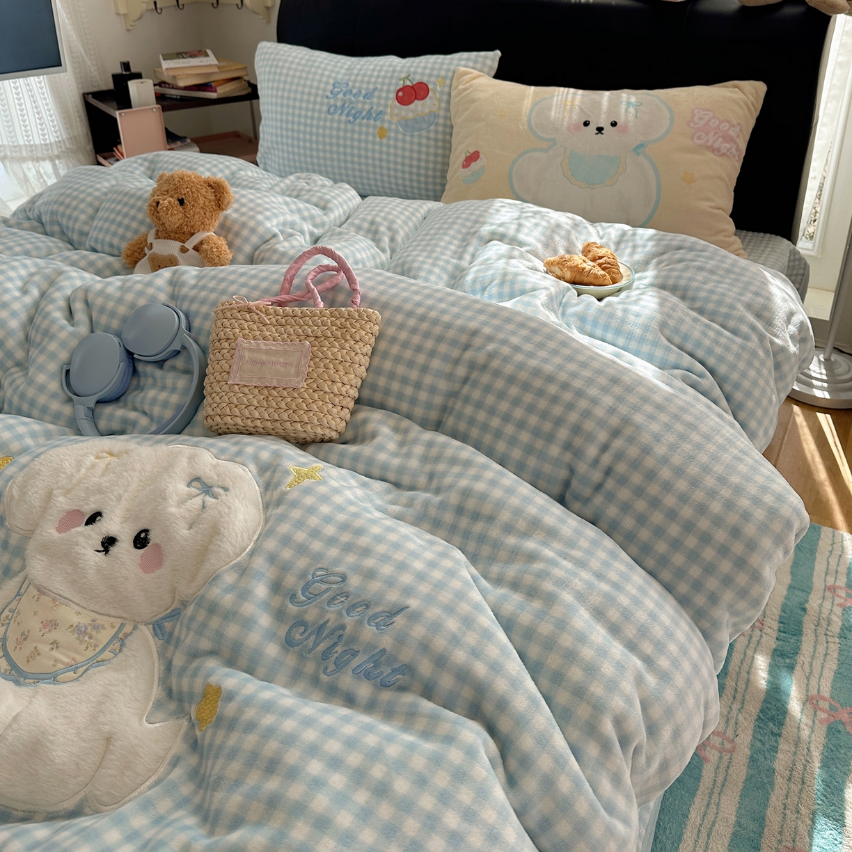 91家纺网 家纺一手货源 找家纺 觅糖家纺 2025新款大版卡通牛奶绒床盖四件套 樱桃小狗