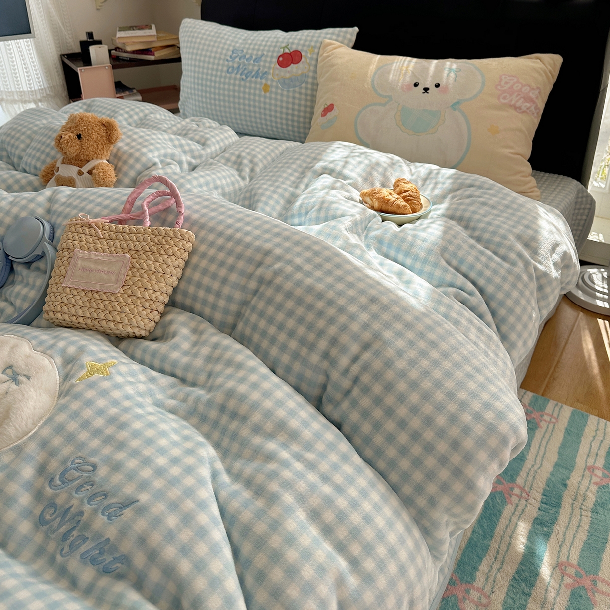 91家纺网 家纺一手货源 找家纺 觅糖家纺 2025新款大版卡通牛奶绒床盖四件套 樱桃小狗