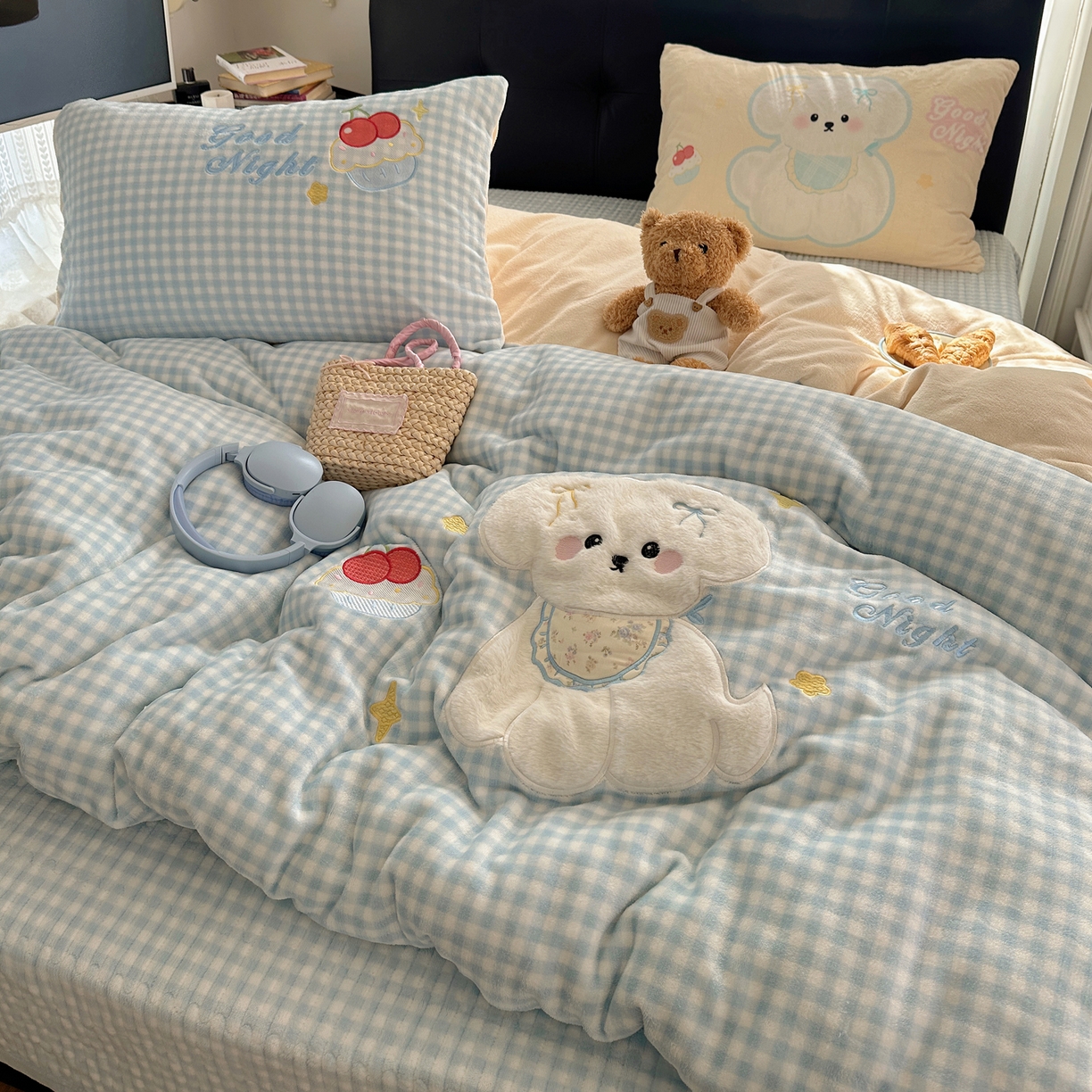 91家纺网 家纺一手货源 找家纺 觅糖家纺 2025新款大版卡通牛奶绒床盖四件套 樱桃小狗